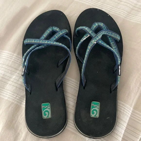 Well loved Teva Mush Sandals 10 - Picture 1 of 3